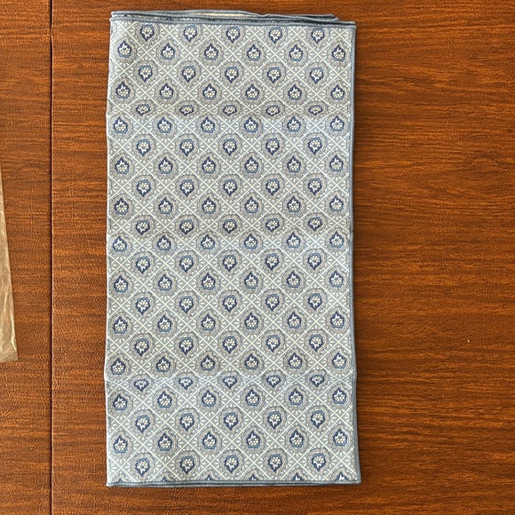 🌺 Longaberger Set of Two Provincial Paisley Print Cloth Napkins NWT - Picture 3 of 5